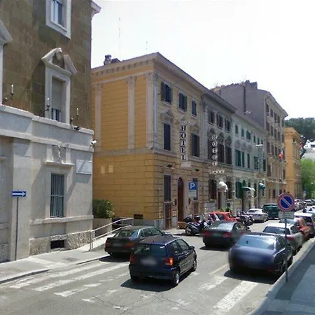 Champagne Garden Hotel 4*
