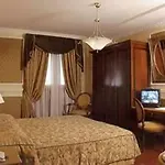 Champagne Garden Hotell 4*