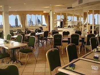Champagne Garden فندق 4*