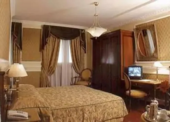 Champagne Garden Hotell 4*
